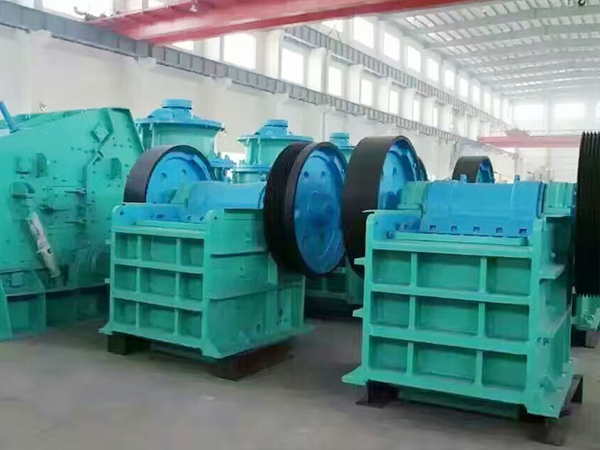 時產(chǎn)200噸的PE600*750顎式破碎機參數(shù)