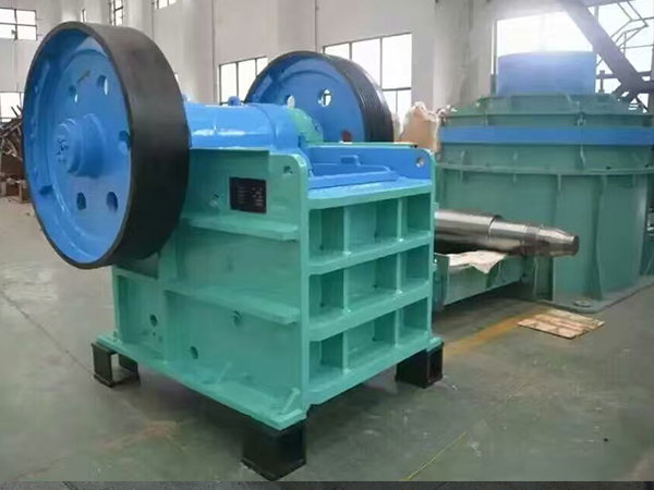 時產(chǎn)200噸的PE600*750顎式破碎機參數(shù)